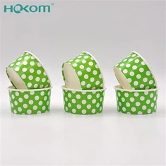 4 unssin jäätelökuppia kansilla